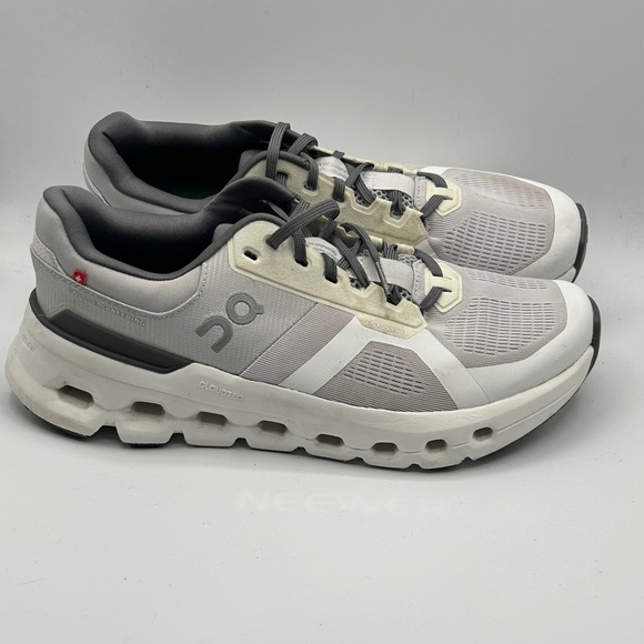 On Running Shoes - On Running Cloudstratus women’s 9 White and Gray Shoes S22